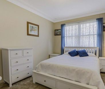 "Spacious Family Home" - Photo 3