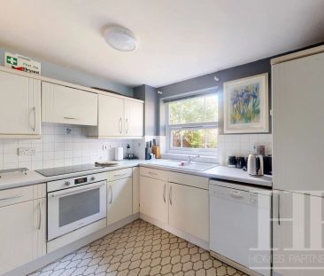 Franklin Road, Maidenbower, RH10 - Photo 1