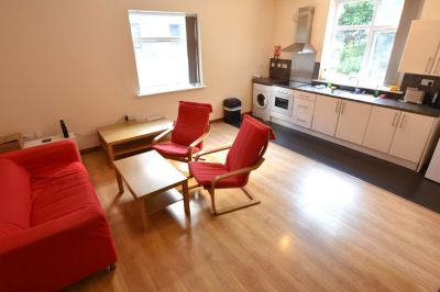 2 bedroom Flat in Low Close Street, Leeds - Photo 1