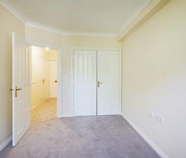 1 bedroom retirement property to rent - Photo 3