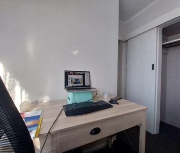 Wonderful Quiet Family Home - Photo 6