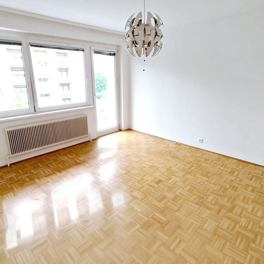 Sehr gut geschnittene Zweizimmer-Wohnung mit Balkon und Garagenplatz - Zentrale, ruhige Lage - Foto 1