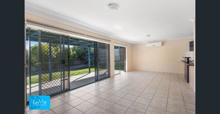 Executive style home in great location ! - Photo 5