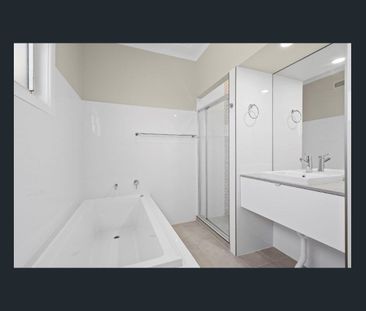 Enjoy panoramic views from this versatile family home - Photo 6