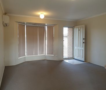 Fresh Paint, New Carpet, Fantastic Location! - Photo 4