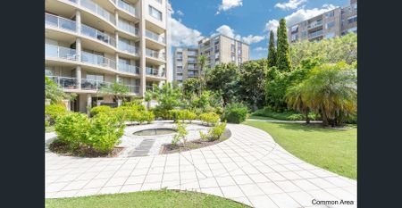 Light filled one bedroom apartment - Photo 4