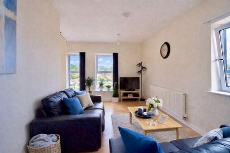 3 bedroom flat to rent - Photo 3