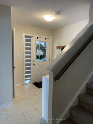 Townhouse For Lease | X8138492 - Photo 1