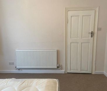 4 bedroom terraced house to rent - Photo 2