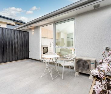Cosy, Convenient & Modern Living - Photo 2