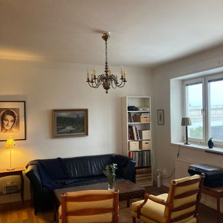 Ljus och välplanerad mini 2:a på Kungsholmen med panoramautsikt! - Photo 2