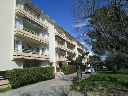 NIMES-PUECH DU TEIL - TYPE 3 AVEC TERRASSE ET PARKING EN REZ-DE-CHAUSSEE - Photo 2