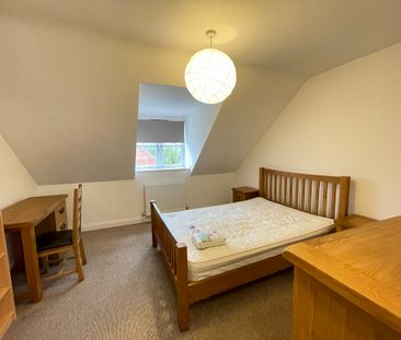 3 bedroom Semi-Detached House to let - Photo 5