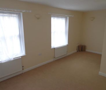 4 bedroom detached house to rent - Photo 2