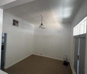 Beautifully Renovated 4-bedroom 2-bathroom Home. - Photo 1