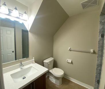 For Lease - 2420 Baronwood Drive Unit# 32-02, Oakville, Ontario - Photo 4