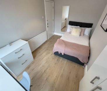 Adelaide Road, Liverpool. - Photo 6