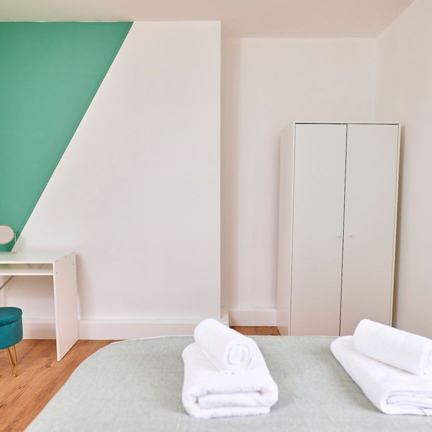 3 Bed Flat, Pembroke House, W2 - Photo 1