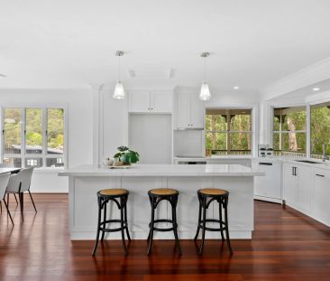 SPACIOUS FAMILY HOME WITH VIEWS - Photo 1