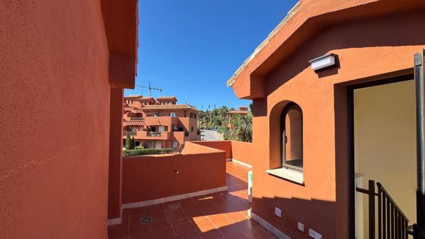 Middle Floor Apartment in Estepona - Photo 1