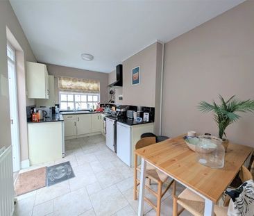 Chichester 2 bedroom maisonette to rent - Photo 2