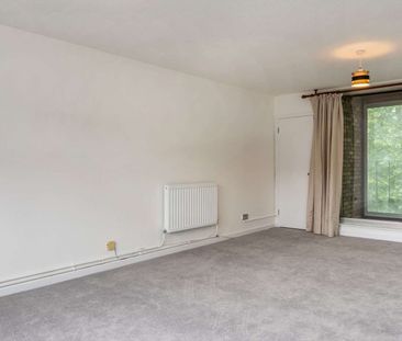 A central two bedroom apartment - Photo 6