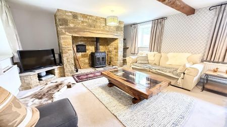 4 bedroom detached house to rent - Photo 2