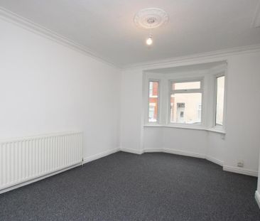 4 bedroom end of terrace house to rent - Photo 1