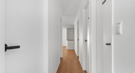 Spacious Family Home with Generous Yard - Photo 3