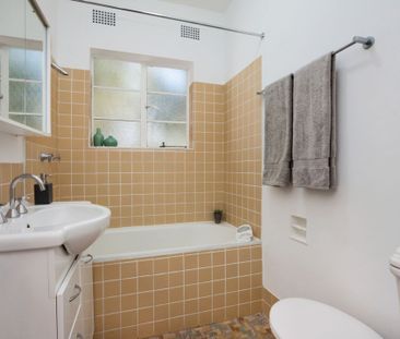 Beautifully Presented Apartment ** Available 06/12/25 ** - Photo 2