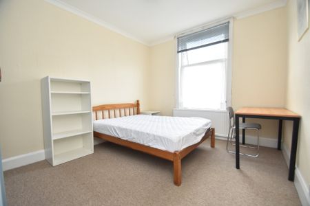 4 bedroom terraced house to rent - Photo 3