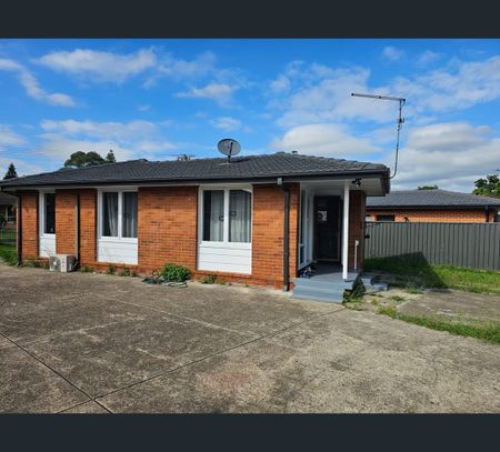 8 Redditch Crescent, Hebersham, NSW 2770 - Photo 4
