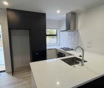 Brand New Home in a Quiet Chartwell Street - Photo 2