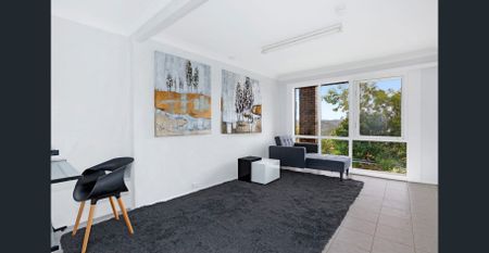 Large Family Home | Versatile Floorplan | Lush Gardens - Photo 2