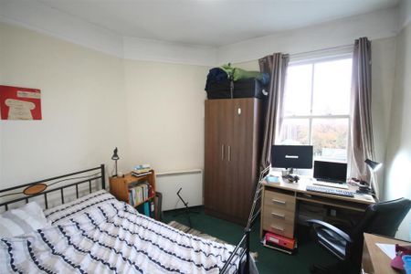 6 bedroom private hall to rent - Photo 3