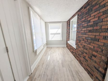 Bright & Spacious 1-Bedroom Unit in Central St. Catharines! - Photo 4