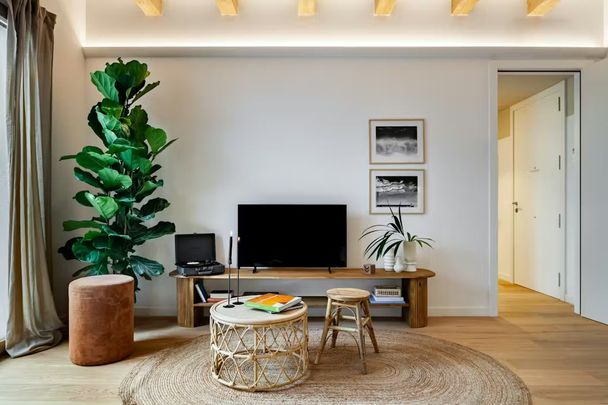 Carrer de Josep Torres, Barcelona, Catalonia 08012 - Photo 1