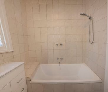 DELIGHTFUL HOME IN IDEAL LOCATION! - Photo 5