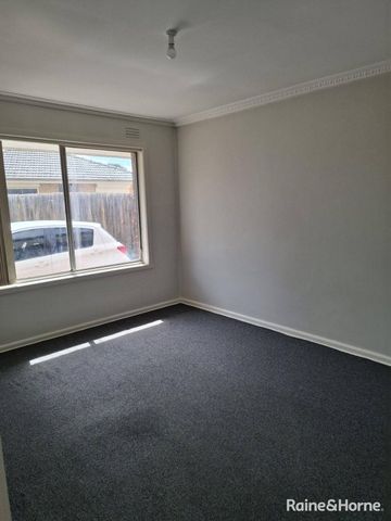 Two Bedroom Unit in Prime St Albans Location - Photo 3