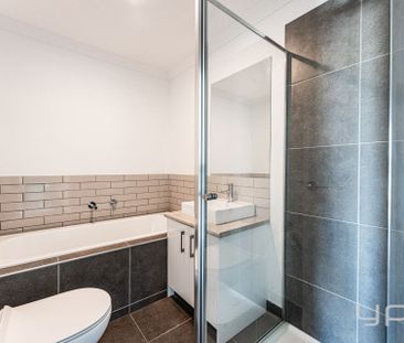 Townhouse Living! - Photo 6