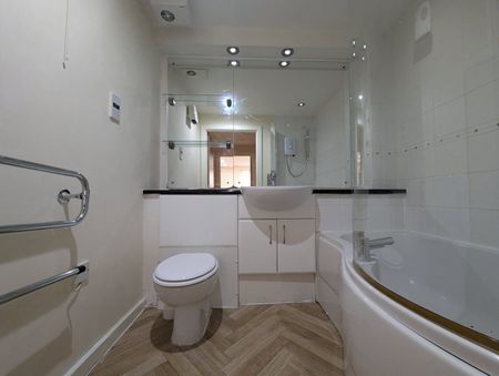 Walker House, 6 Elmira Way, Salford, Greater Manchester, M5 3DU - Photo 5