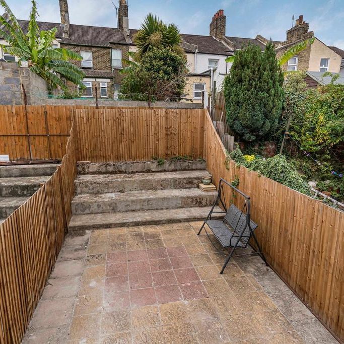 3 bedroom terraced house to rent - Photo 1
