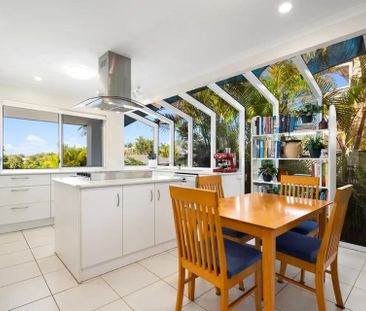 Comfortable Family Living in a Prime Hollywell Location - Photo 6