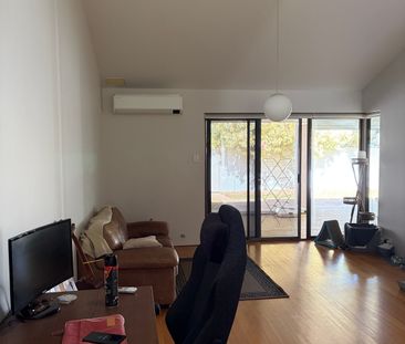 South Perth - Photo 1