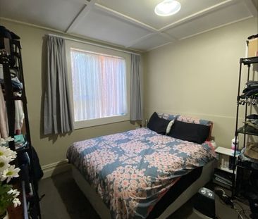 Modern 2-Bedroom Apartment with City Views – Walk to University & H... - Photo 3