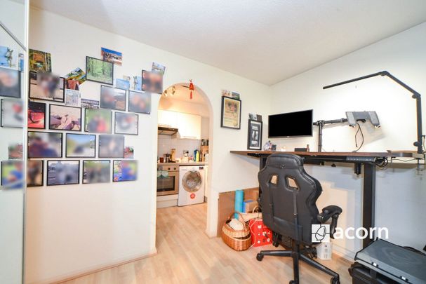 Burnt Ash Hill, London, SE12 - Photo 1