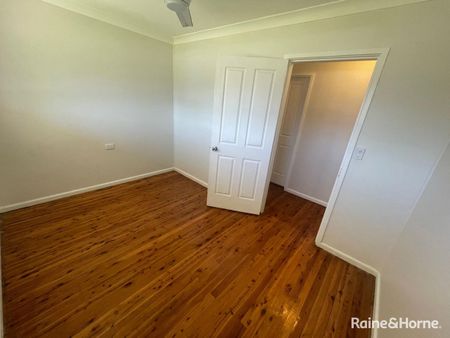 Three Bedroom Family Home - Photo 4