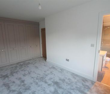 4 bedroom semi-detached house to rent - Photo 2