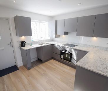 2 bedroom terraced house to rent - Photo 2