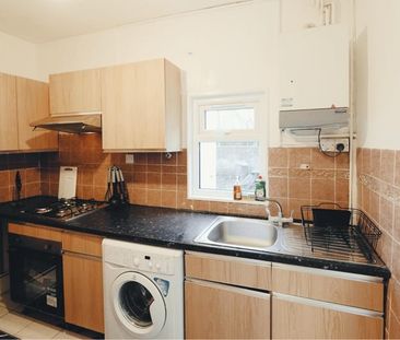 Room in a Shared House, Alloa Road, SE8 - Photo 3